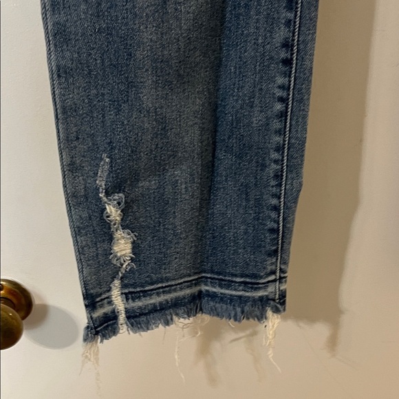 Judy Blue Cropped Jeans in Faded Blue - Picture 3 of 10